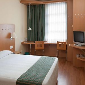 Aansluitende Familie Kamer met een Queen Size Bed